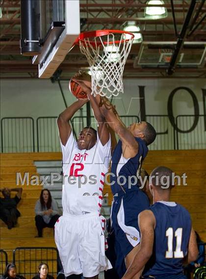 Thumbnail 2 in Taft vs. La Marque (McDonald's Texas Invitational) photogallery.
