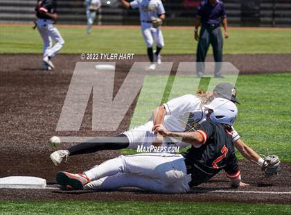 Thumbnail 1 in Lebanon vs. Beech Grove (IHSAA 3A Regional Semi-Final) photogallery.
