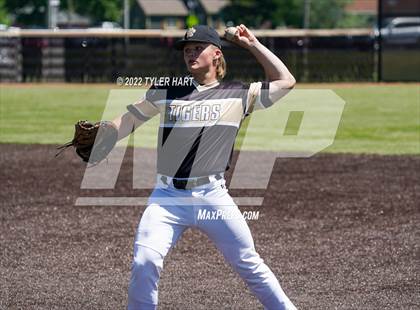 Thumbnail 1 in Lebanon vs. Beech Grove (IHSAA 3A Regional Semi-Final) photogallery.