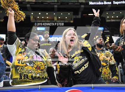 Thumbnail 2 in St. James vs. Jennings (LHSAA Class 3A Final) photogallery.
