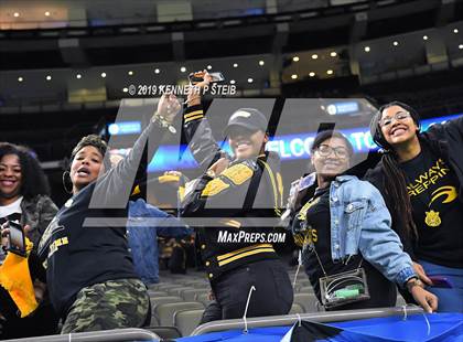 Thumbnail 3 in St. James vs. Jennings (LHSAA Class 3A Final) photogallery.