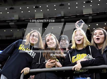 Thumbnail 1 in St. James vs. Jennings (LHSAA Class 3A Final) photogallery.