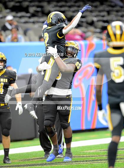 Thumbnail 2 in St. James vs. Jennings (LHSAA Class 3A Final) photogallery.
