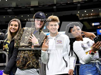 Thumbnail 3 in St. James vs. Jennings (LHSAA Class 3A Final) photogallery.