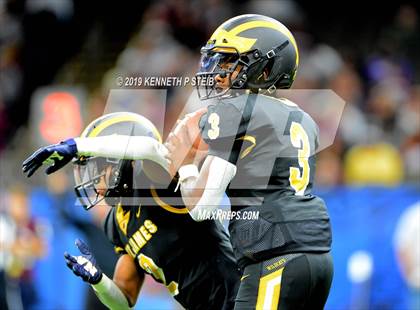 Thumbnail 1 in St. James vs. Jennings (LHSAA Class 3A Final) photogallery.