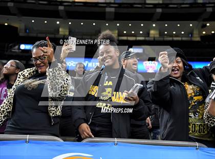 Thumbnail 3 in St. James vs. Jennings (LHSAA Class 3A Final) photogallery.