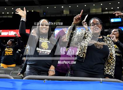 Thumbnail 2 in St. James vs. Jennings (LHSAA Class 3A Final) photogallery.