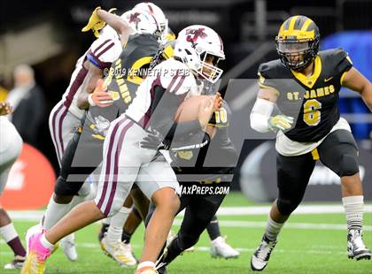 Thumbnail 1 in St. James vs. Jennings (LHSAA Class 3A Final) photogallery.
