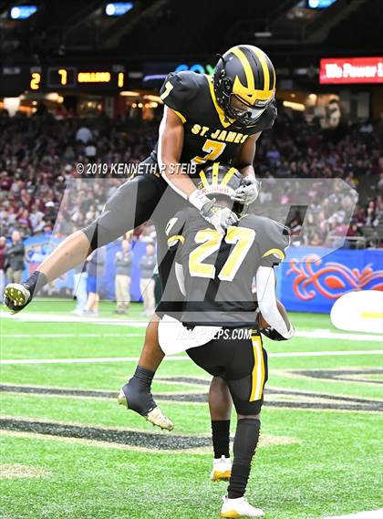 Thumbnail 3 in St. James vs. Jennings (LHSAA Class 3A Final) photogallery.