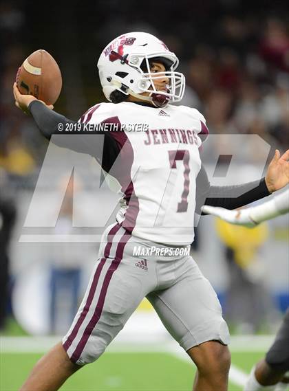 Thumbnail 1 in St. James vs. Jennings (LHSAA Class 3A Final) photogallery.