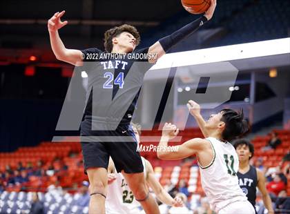 Thumbnail 2 in Taft vs. Lane Tech (Chicago Elite Classic) photogallery.