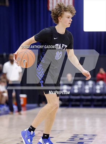 Thumbnail 1 in Taft vs. Lane Tech (Chicago Elite Classic) photogallery.
