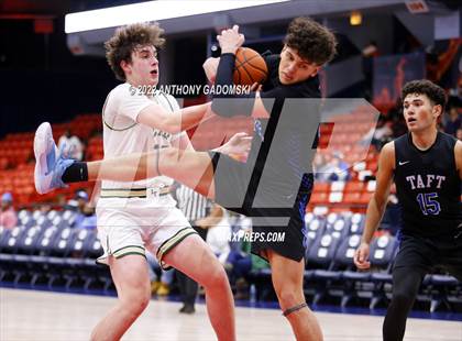 Thumbnail 3 in Taft vs. Lane Tech (Chicago Elite Classic) photogallery.