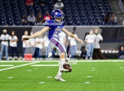 Thumbnail 2 in Tompkins vs West Brook (UIL 6A Regional Playoff) photogallery.