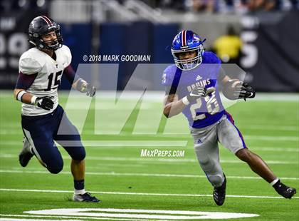 Thumbnail 2 in Tompkins vs West Brook (UIL 6A Regional Playoff) photogallery.