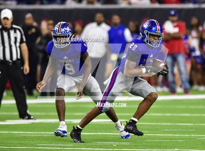 Thumbnail 2 in Tompkins vs West Brook (UIL 6A Regional Playoff) photogallery.