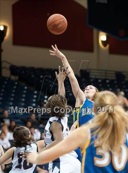 Thumbnail 3 in Christian Life Academy vs Horizon (CIF SDS D5 Final) photogallery.