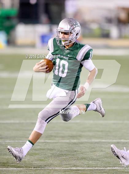 Thumbnail 2 in De La Salle vs. St. John Bosco (CIF State Open Division Final) photogallery.