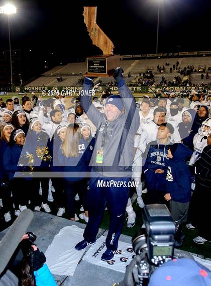 Thumbnail 3 in De La Salle vs. St. John Bosco (CIF State Open Division Final) photogallery.