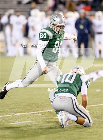 Thumbnail 1 in De La Salle vs. St. John Bosco (CIF State Open Division Final) photogallery.