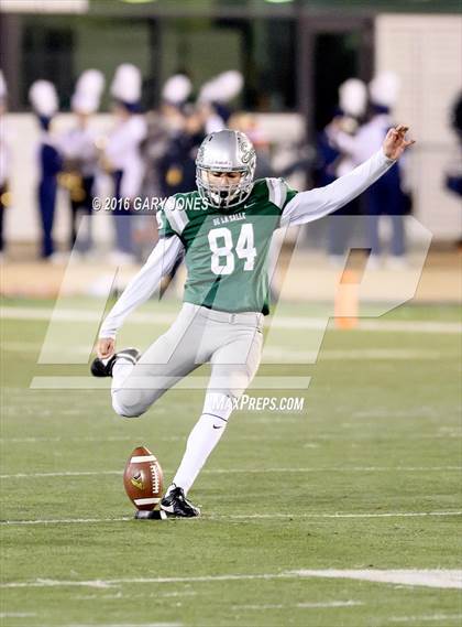 Thumbnail 3 in De La Salle vs. St. John Bosco (CIF State Open Division Final) photogallery.