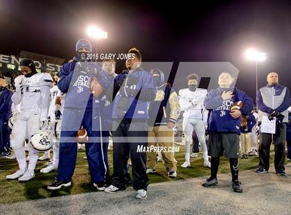 Thumbnail 3 in De La Salle vs. St. John Bosco (CIF State Open Division Final) photogallery.