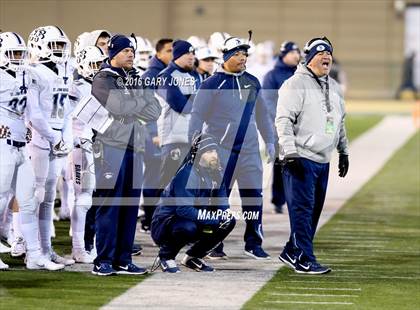 Thumbnail 2 in De La Salle vs. St. John Bosco (CIF State Open Division Final) photogallery.