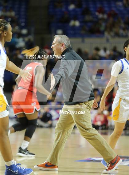 Thumbnail 3 in North Little Rock vs. Northside (AAA 6A State Final) photogallery.