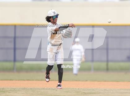 Thumbnail 2 in Terry vs Randle (Lamar Consolidated Playoff) photogallery.