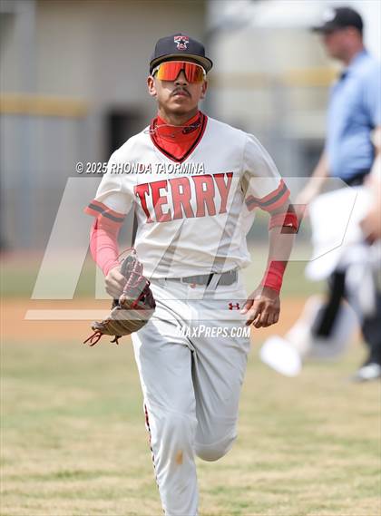 Thumbnail 2 in Terry vs Randle (Lamar Consolidated Playoff) photogallery.