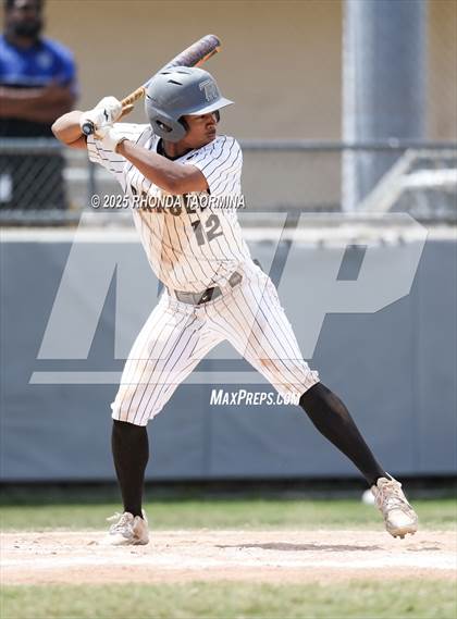 Thumbnail 2 in Terry vs Randle (Lamar Consolidated Playoff) photogallery.
