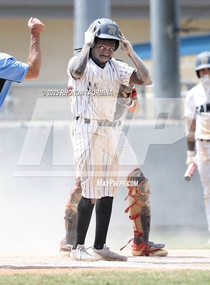 Thumbnail 3 in Terry vs Randle (Lamar Consolidated Playoff) photogallery.