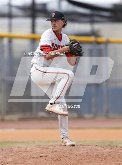 Thumbnail 2 in Terry vs Randle (Lamar Consolidated Playoff) photogallery.