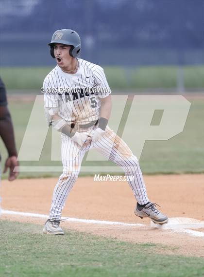 Thumbnail 1 in Terry vs Randle (Lamar Consolidated Playoff) photogallery.