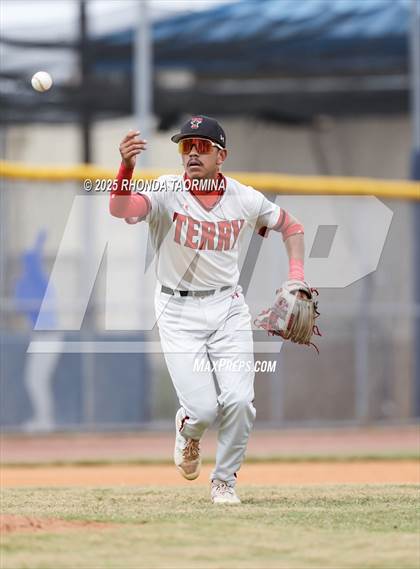 Thumbnail 2 in Terry vs Randle (Lamar Consolidated Playoff) photogallery.