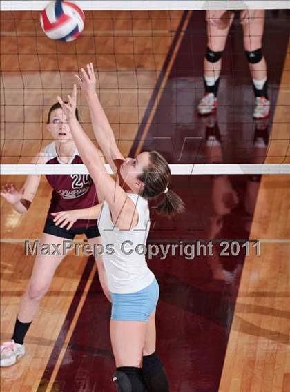 Thumbnail 1 in Alcoa vs. Gibbs (Regional Playoffs) photogallery.