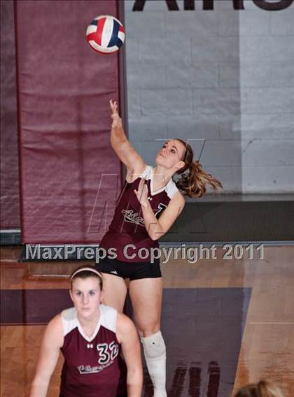 Thumbnail 3 in Alcoa vs. Gibbs (Regional Playoffs) photogallery.