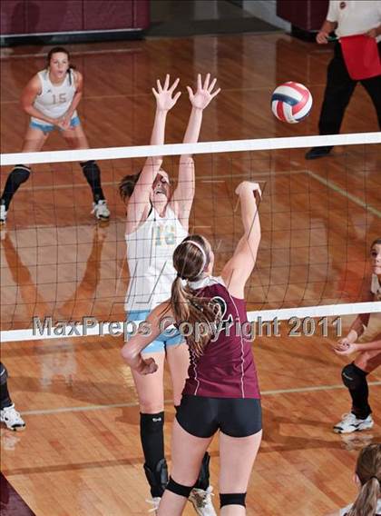 Thumbnail 2 in Alcoa vs. Gibbs (Regional Playoffs) photogallery.