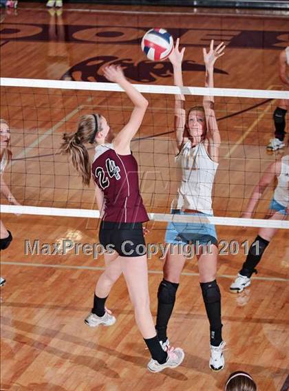 Thumbnail 2 in Alcoa vs. Gibbs (Regional Playoffs) photogallery.