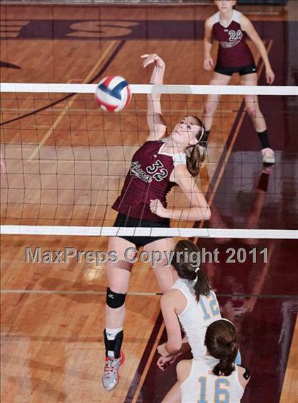 Thumbnail 1 in Alcoa vs. Gibbs (Regional Playoffs) photogallery.