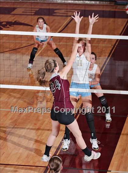 Thumbnail 3 in Alcoa vs. Gibbs (Regional Playoffs) photogallery.