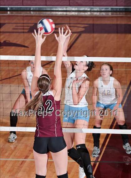 Thumbnail 3 in Alcoa vs. Gibbs (Regional Playoffs) photogallery.