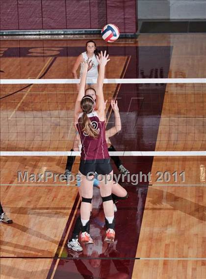Thumbnail 2 in Alcoa vs. Gibbs (Regional Playoffs) photogallery.