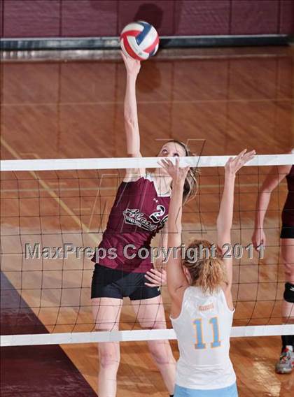 Thumbnail 2 in Alcoa vs. Gibbs (Regional Playoffs) photogallery.