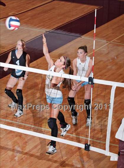 Thumbnail 1 in Alcoa vs. Gibbs (Regional Playoffs) photogallery.