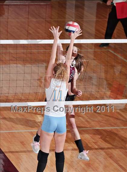 Thumbnail 3 in Alcoa vs. Gibbs (Regional Playoffs) photogallery.