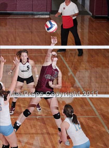 Thumbnail 2 in Alcoa vs. Gibbs (Regional Playoffs) photogallery.