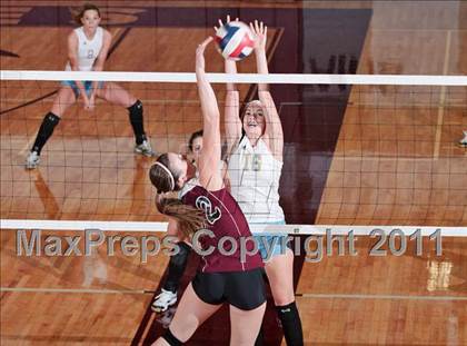 Thumbnail 3 in Alcoa vs. Gibbs (Regional Playoffs) photogallery.