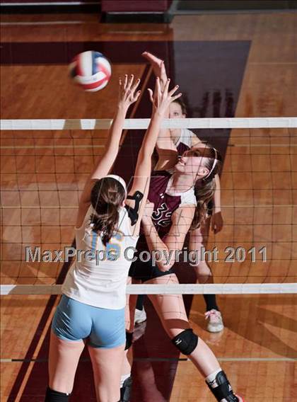 Thumbnail 1 in Alcoa vs. Gibbs (Regional Playoffs) photogallery.