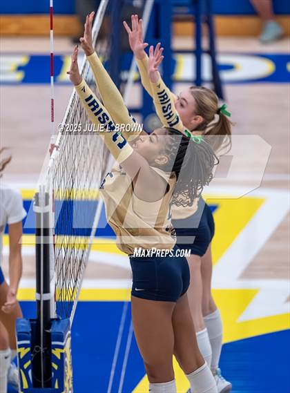 Thumbnail 1 in Roncalli vs. Cathedral (IHSAA 3A Regional Championship) photogallery.